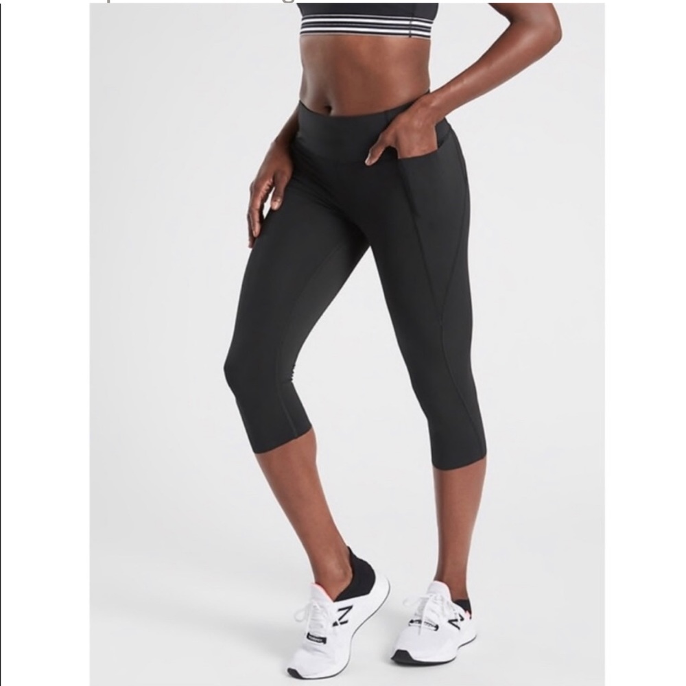 Athleta Velocity Crop Black Raw Hem Leggings Size Medium